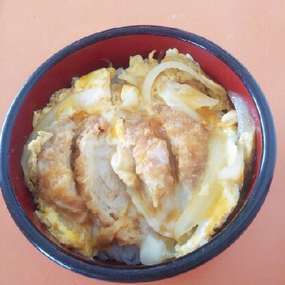 今年の初レポはパパさんのカツ丼からです(^^)簡単に美味しく作れて良かったです♪海老のクランチロールも作ろうと思っていたら、天かすを買い忘れのミス！後日に変更☆